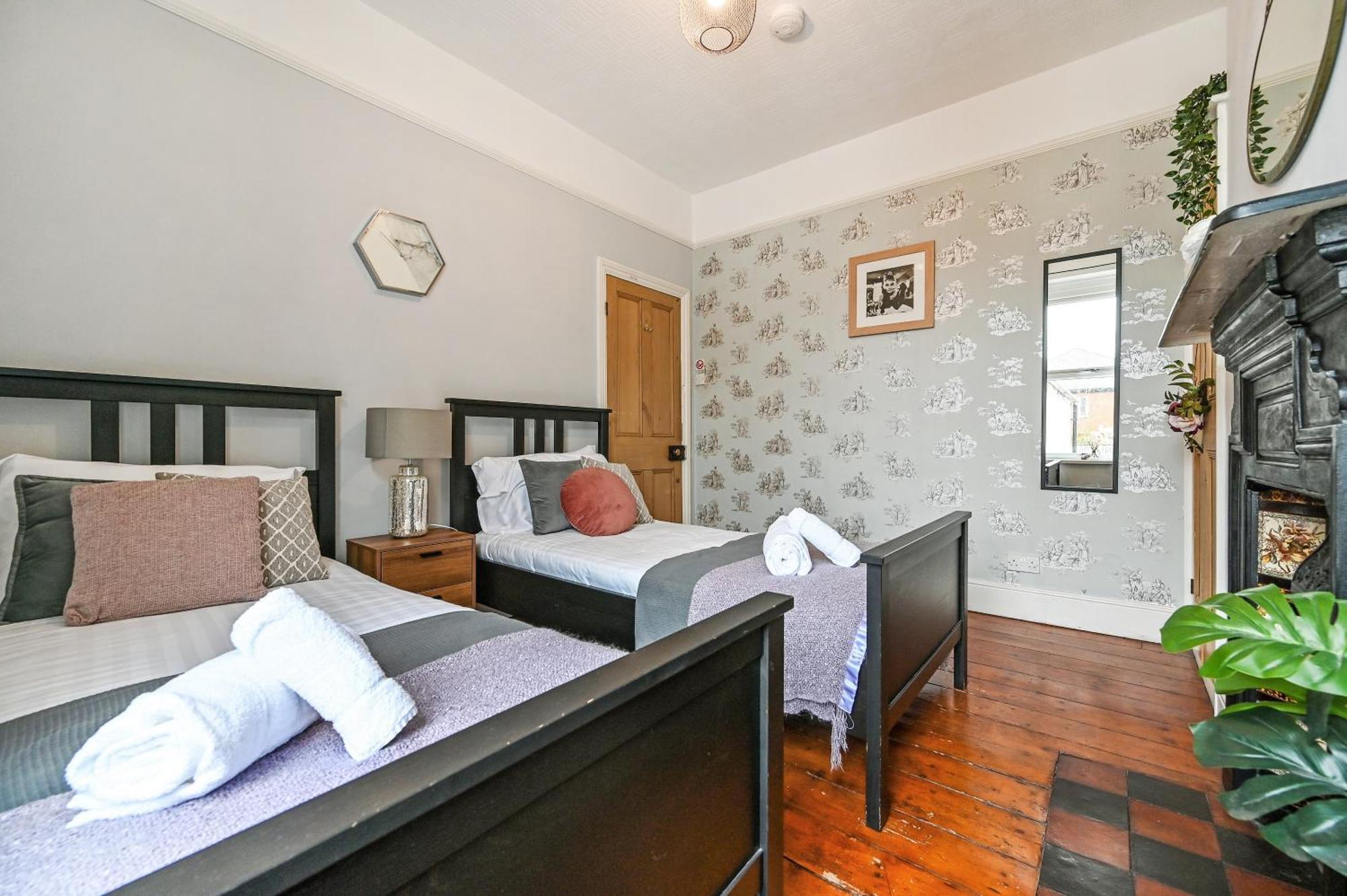 Beautiful Townhouse, Great Location - Pet Friendly Villa Cardiff Buitenkant foto